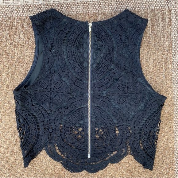 Urmoda Black Lace Cropped Tank Top - Picture 4 of 4